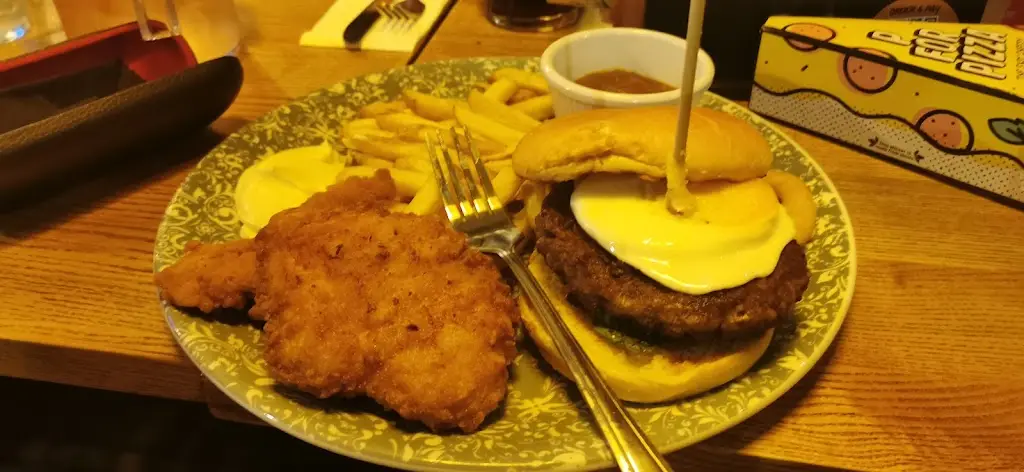 Amanda Edwards-Day_College Oak_Radley_review