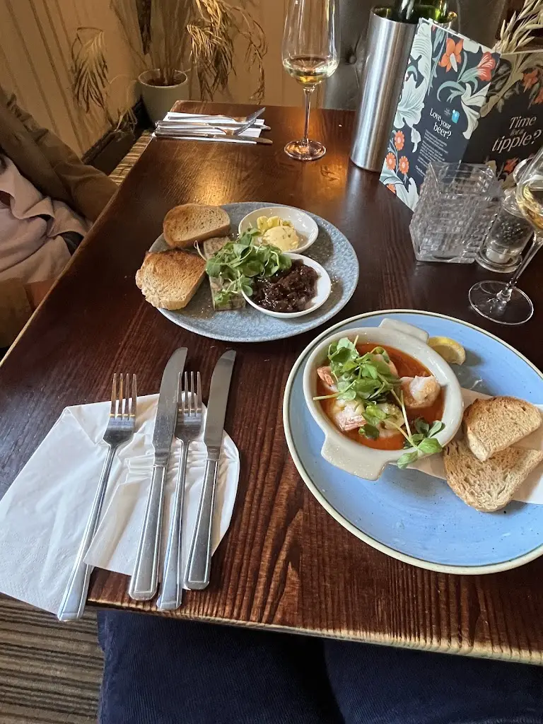 Julie Jones_Barley Mow_Radley_review