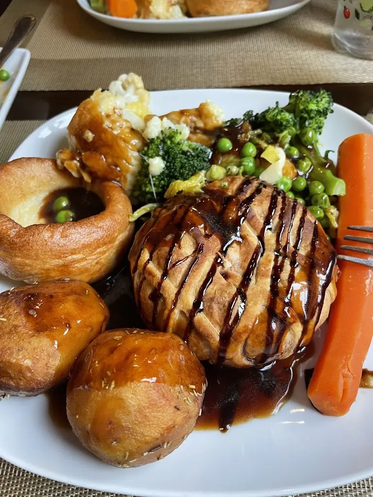 Emma Turner_Royal George_Purton_review