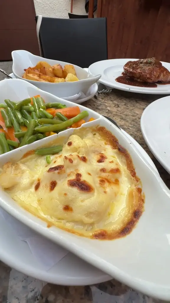 Fabio Ristorante_Purton_slider_image_2