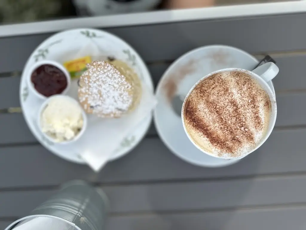 Doggyvipfield Raw dog food_Bridge Farm Café_Rainford_review