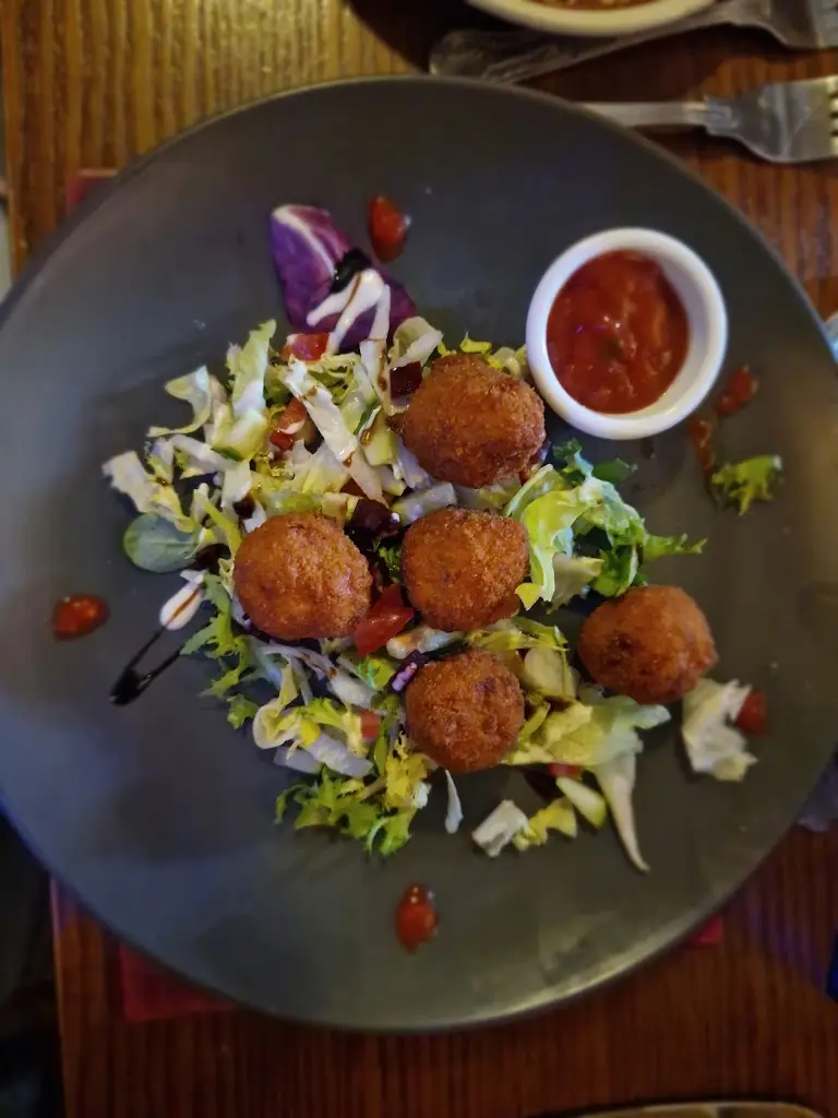 Adam Wood_Il Lupo_Baslow_review