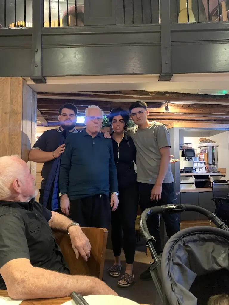 Donna witney_Manor Farm Beefeater_Rainham_review