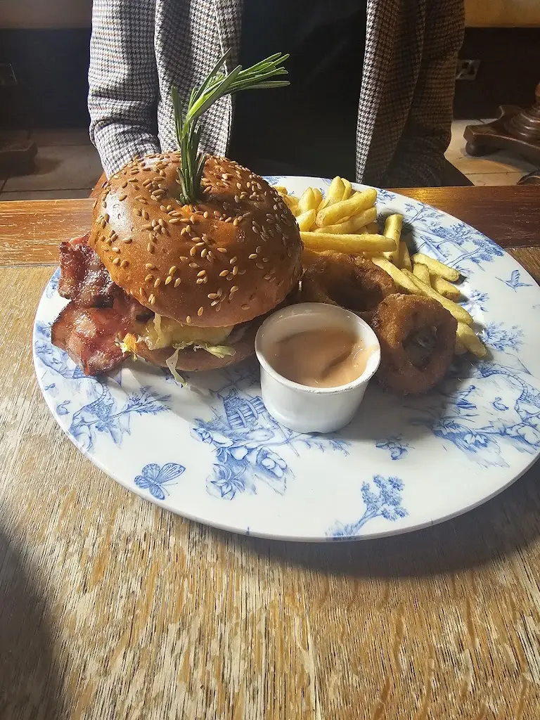 Mark Jones_Hutt_Ravenshead_review