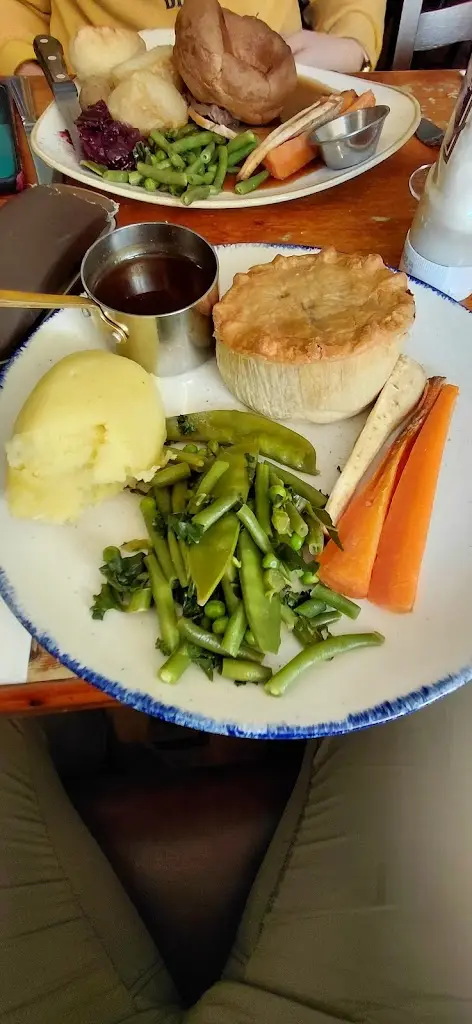 Darren Davies_Wheatsheaf_Baslow_review