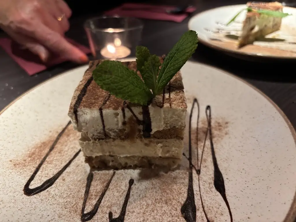 U V_Va Pensiero_Radlett_review