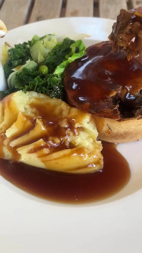 Rodrigue Bijlsma_The Three Horseshoes_Radlett_reseña