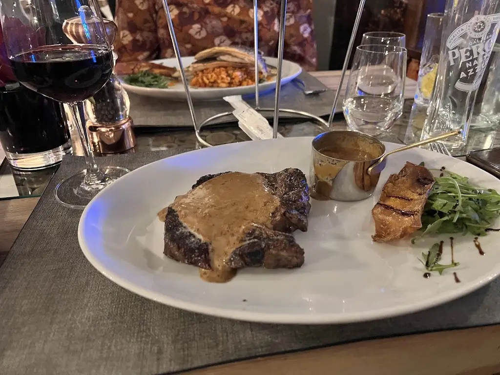 L'Aquila Restaurant_Prestwich_slider_image_3