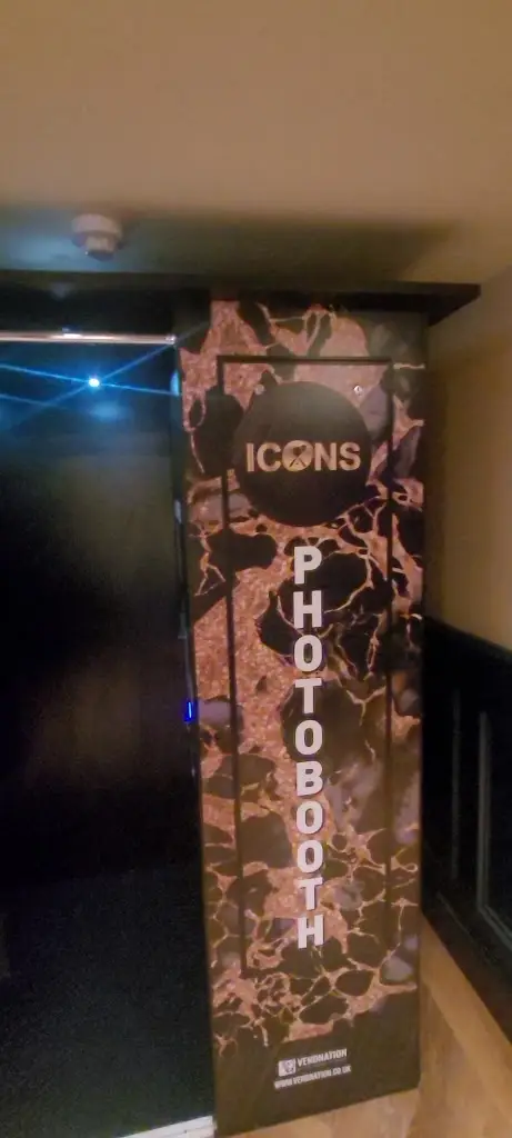 Alan Staton_Icons Bar & Restaurant_Prestwich_recensione