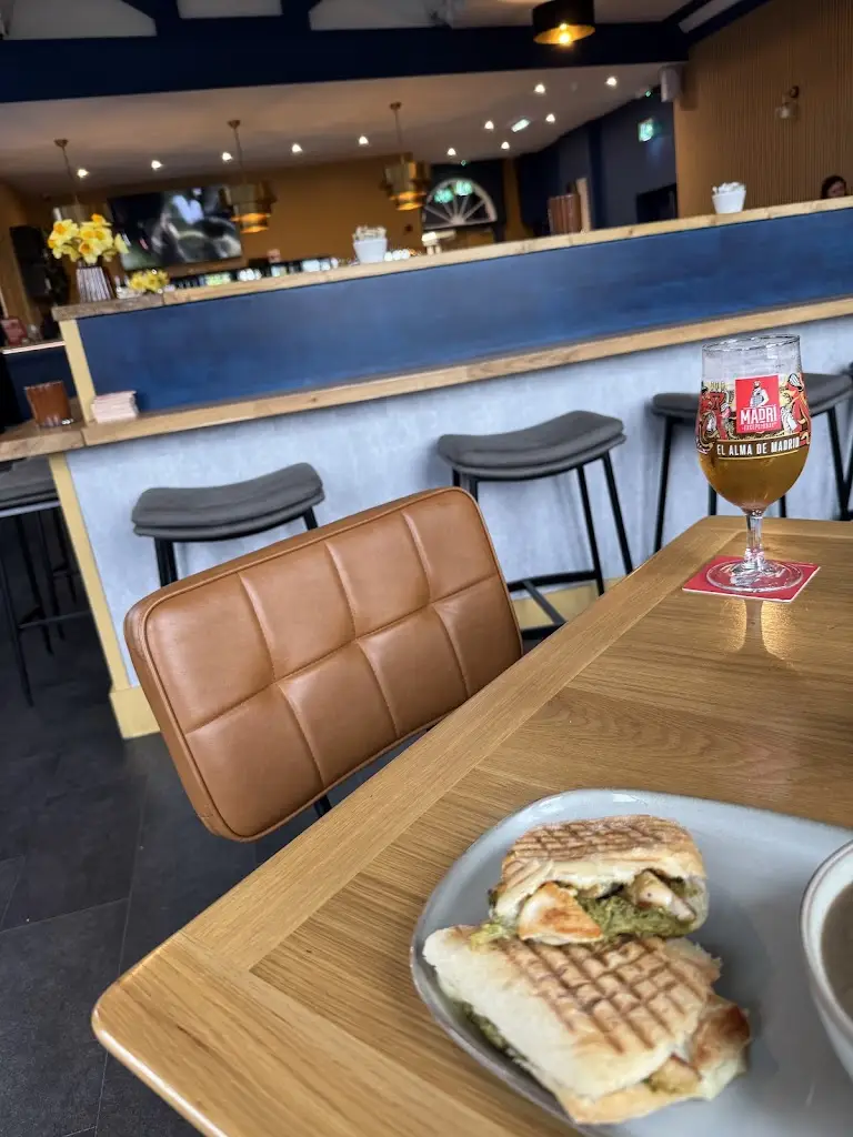 TP Petrov_The Hideout Bar & Eatery Prestwich_Prestwich_review