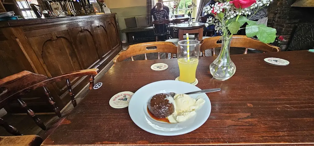 Charlotte Delcore_The Hollybush_Redbourn_review