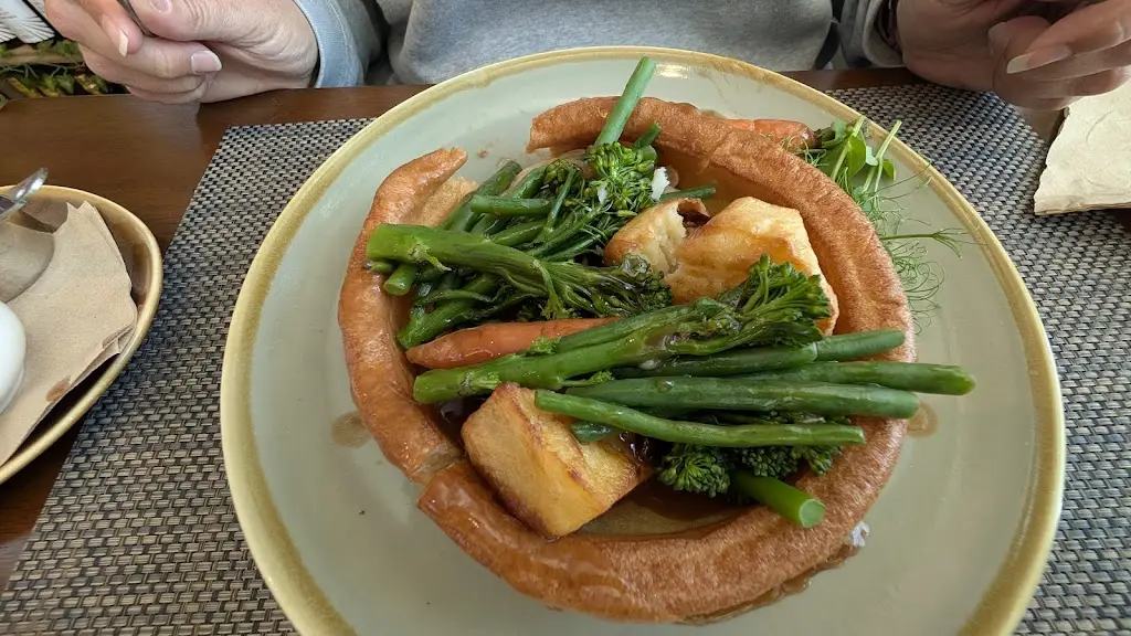 Gareth Rowland_Cannells By The River_Reedham_review