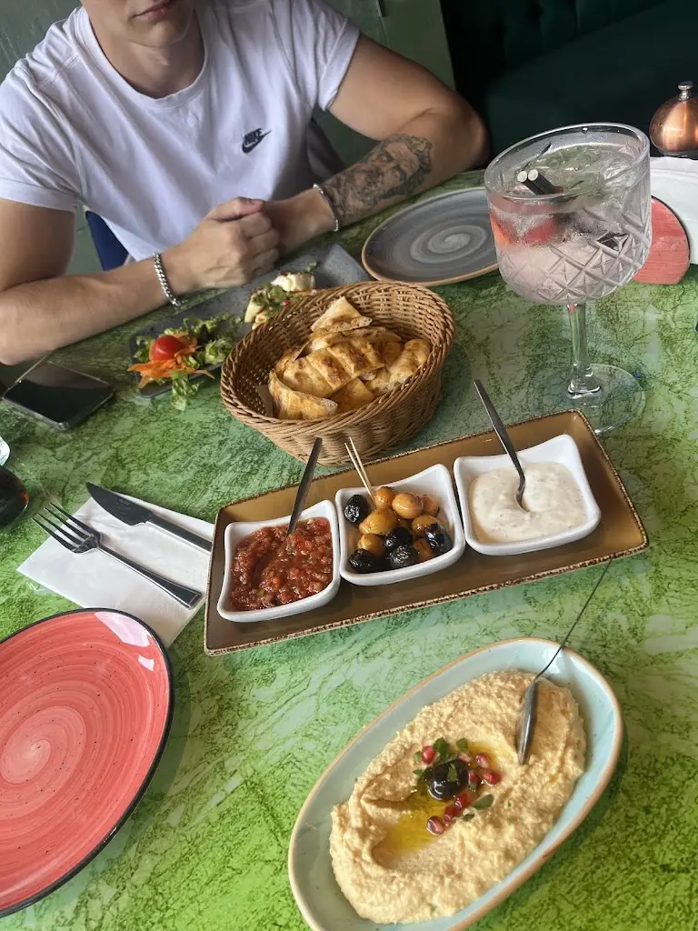 Leah Musgrave_Riva Meze Grill_Rayleigh_recensione