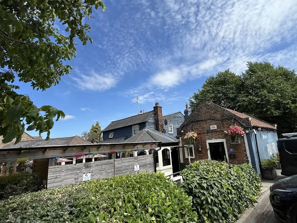 Hayley J Bacon_Paul Pry_Rayleigh_review