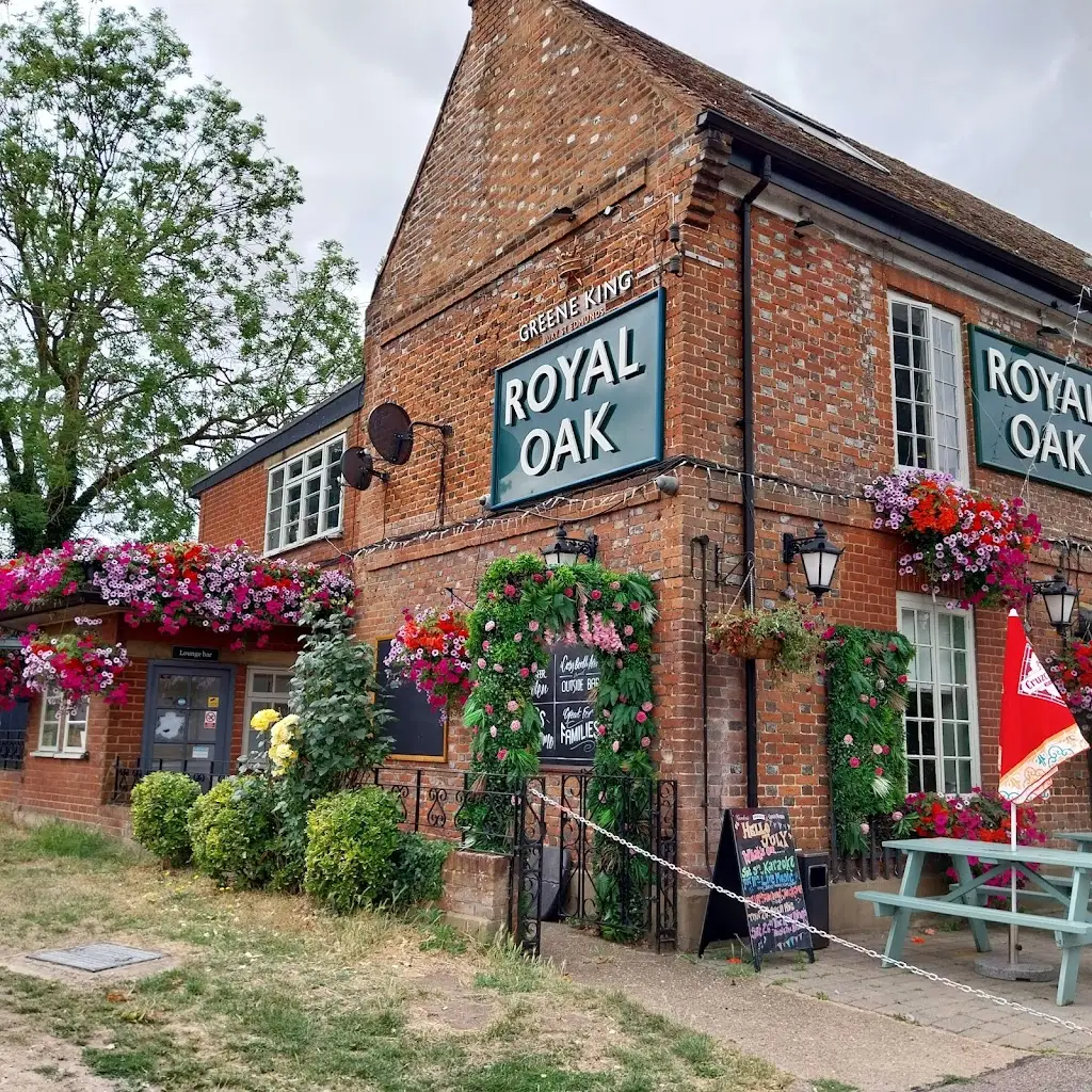 The Royal Oak_Barton-le-Clay_slider_image_3