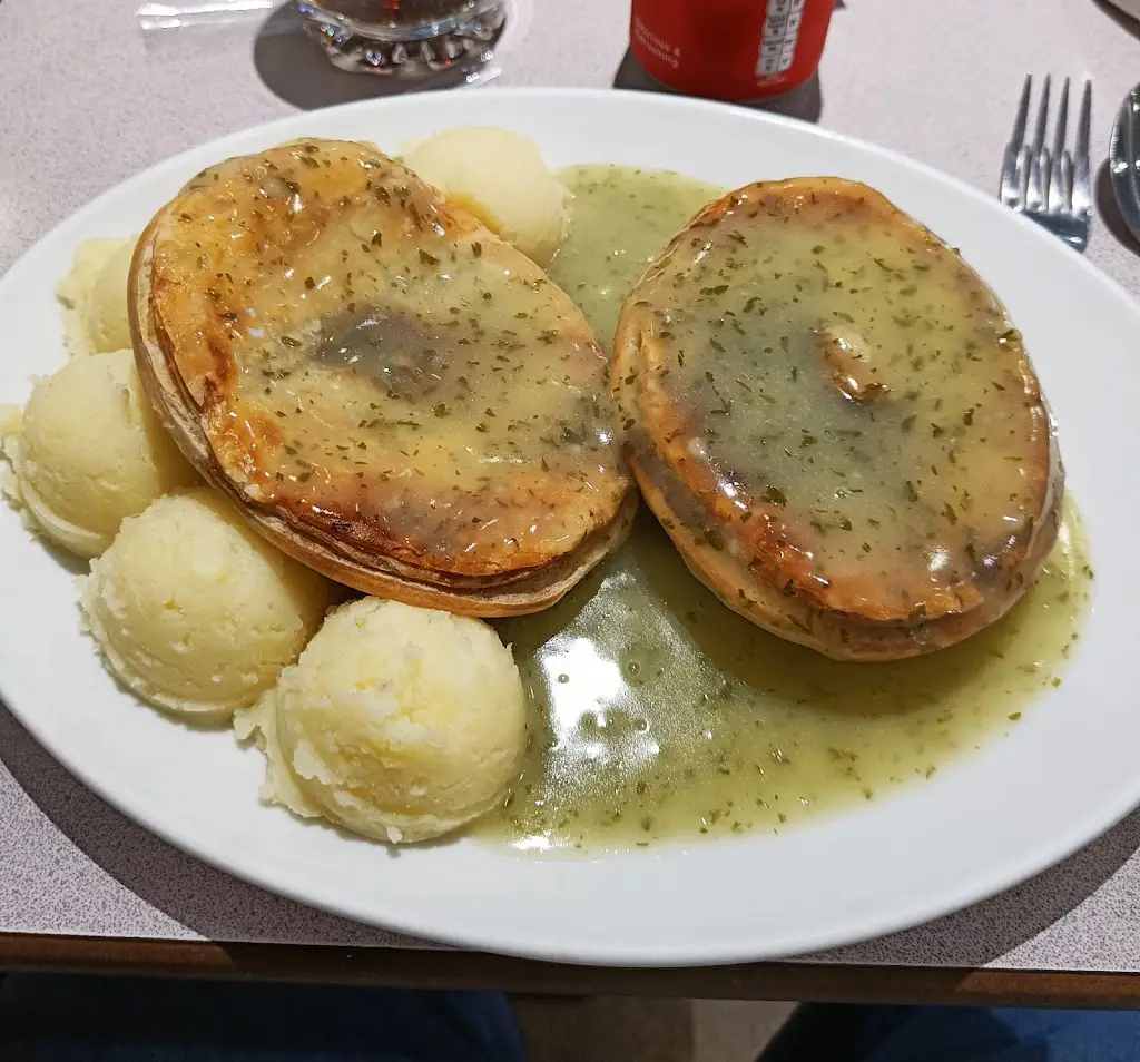 Tony Beckwith_Star Cafe Pie and Mash Rayleigh_Rayleigh_review