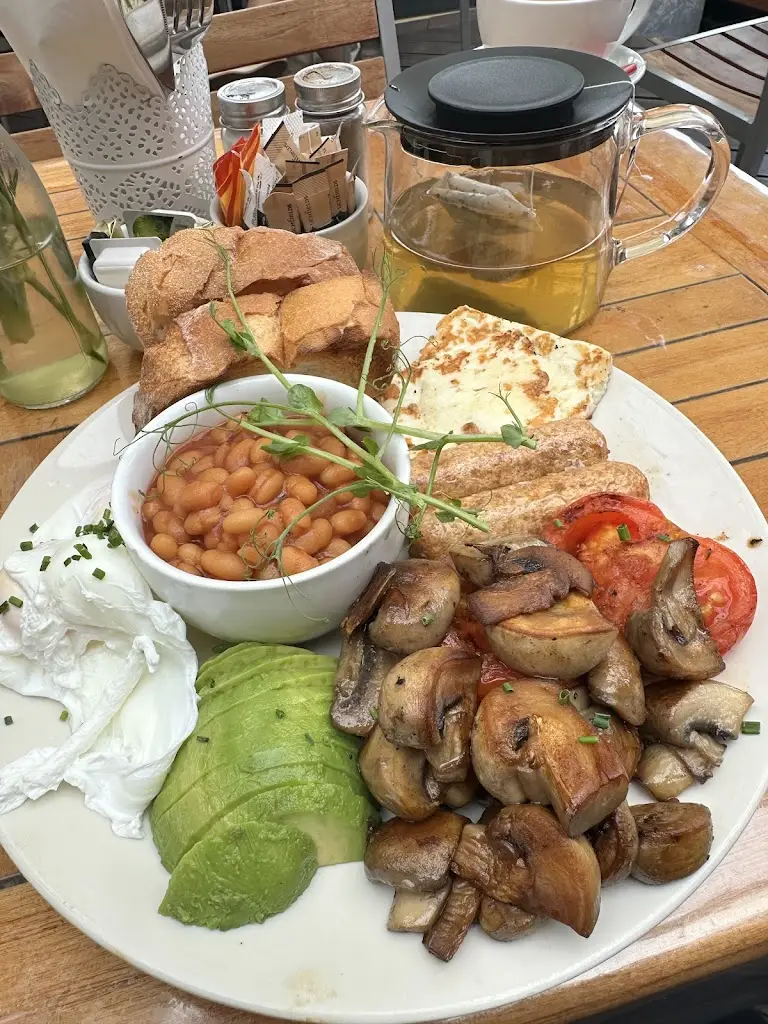 Betty Kermen_Café No.11_Rayleigh_review