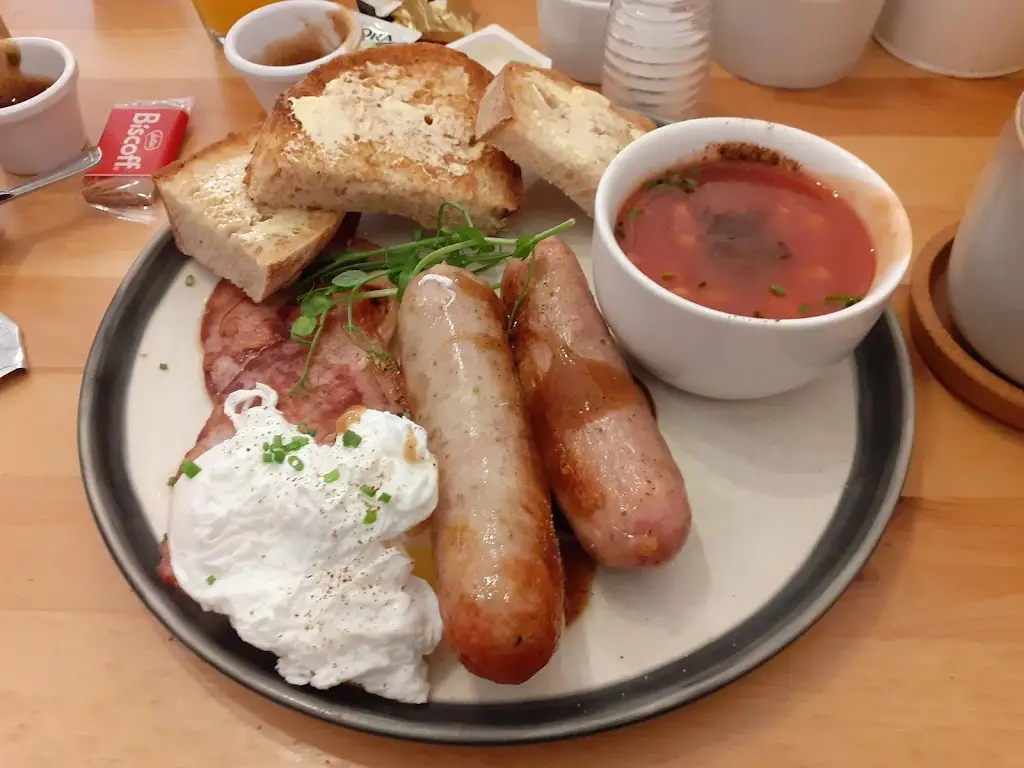 Tony Holden_Café No.11_Rayleigh_review