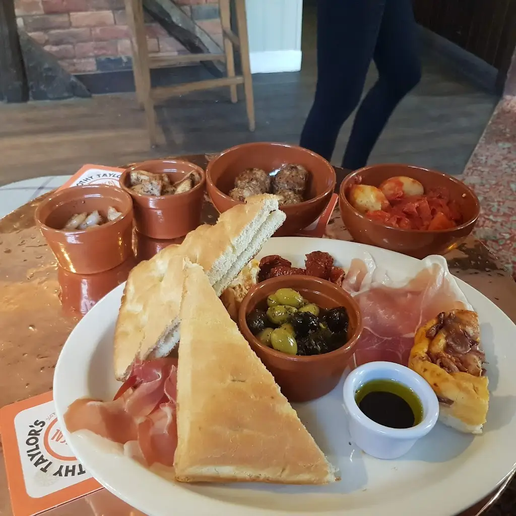 Elaine Moss_Fox & Grapes_Pudsey_review