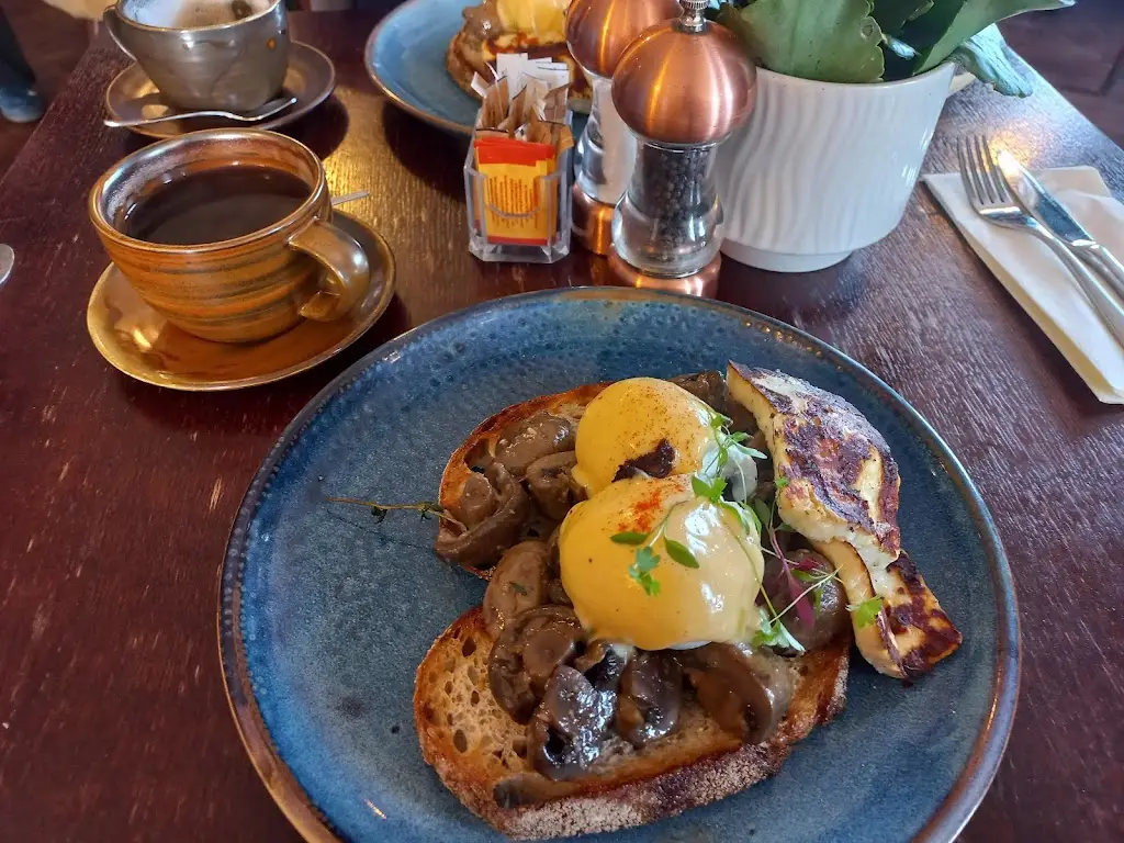 adam ineson_One Up_Redcar and Cleveland_review