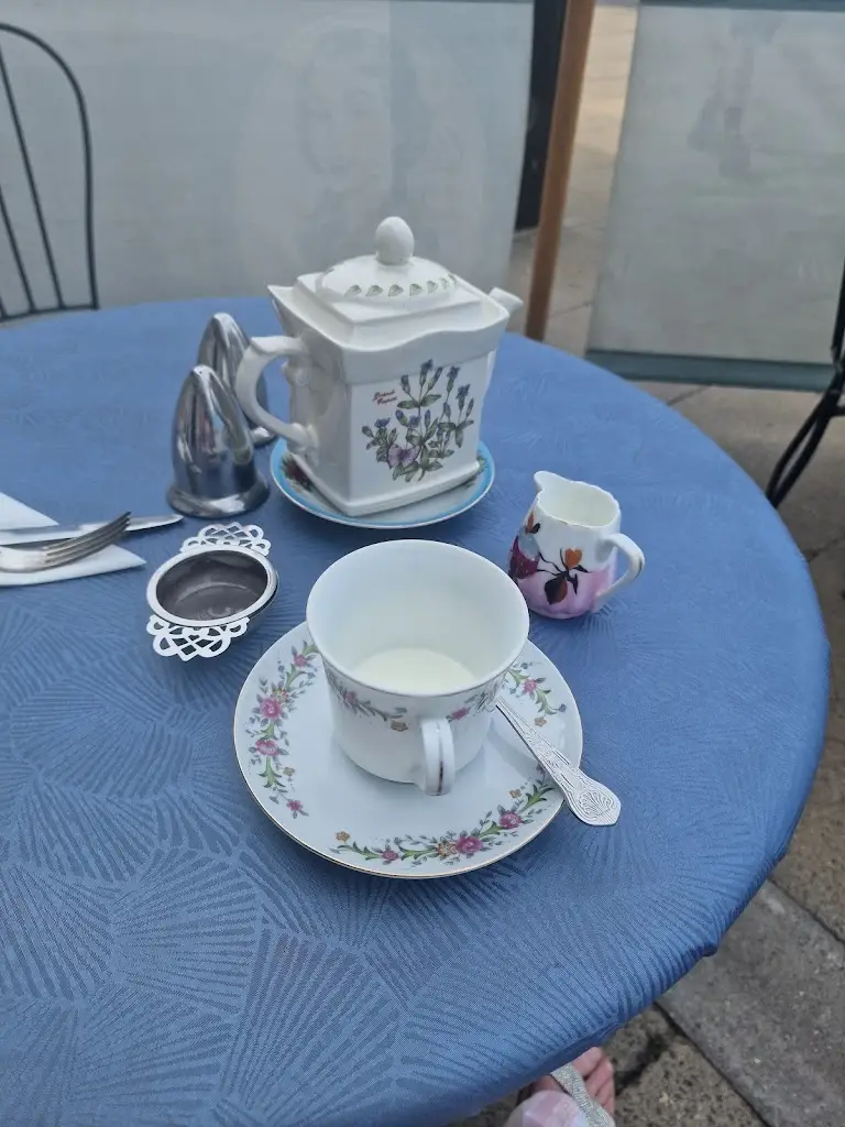 Jacqueline Aziz_Daisy-Mae's Vintage Tearoom_Redcar_review