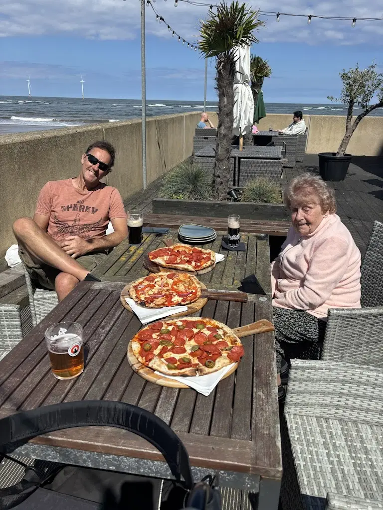 Andrea Clayton_The Beacon Lounge_Redcar_review