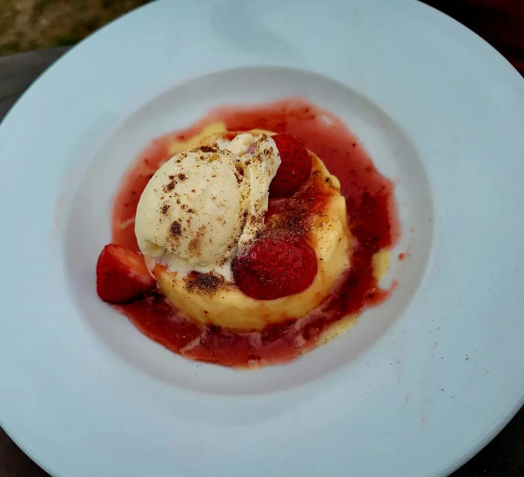 Angela Gladding_Kings Head_Redlynch_review