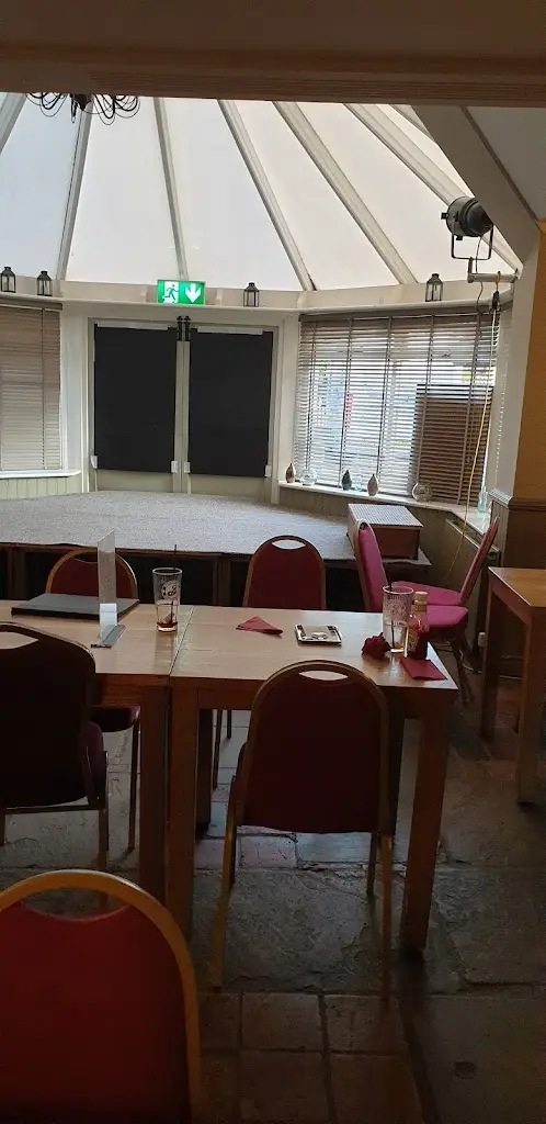 Simon C_The Axe and Compass_Ringstead_review