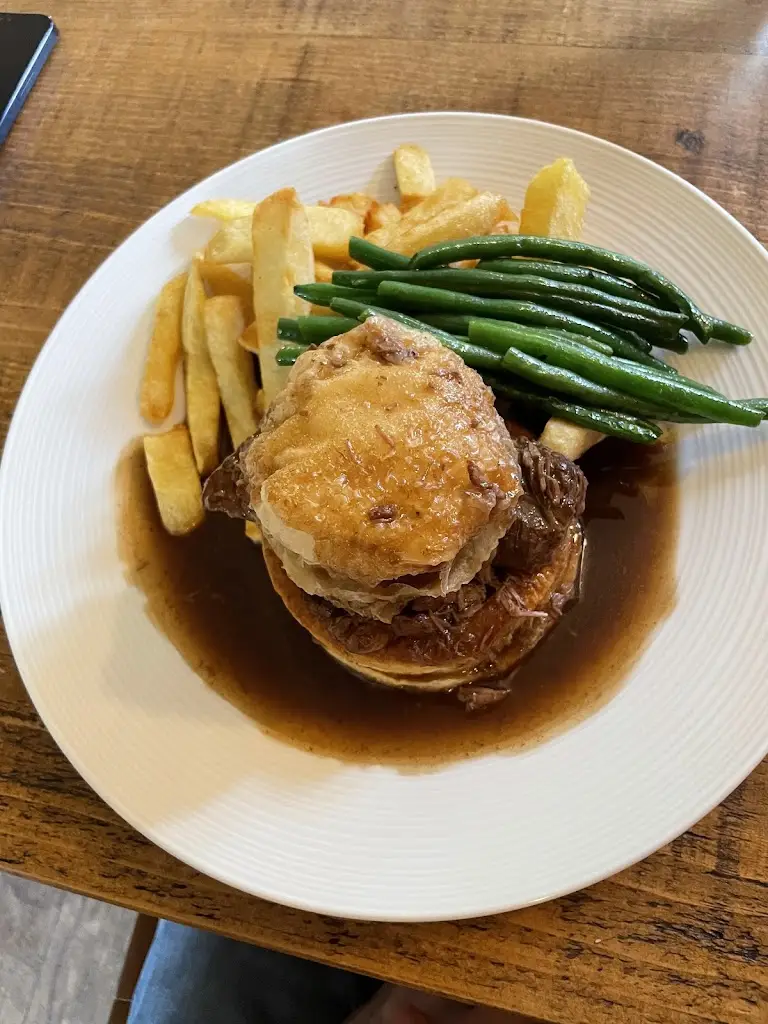 T Booth_The White Hart Flitton_Barton-le-Clay_review