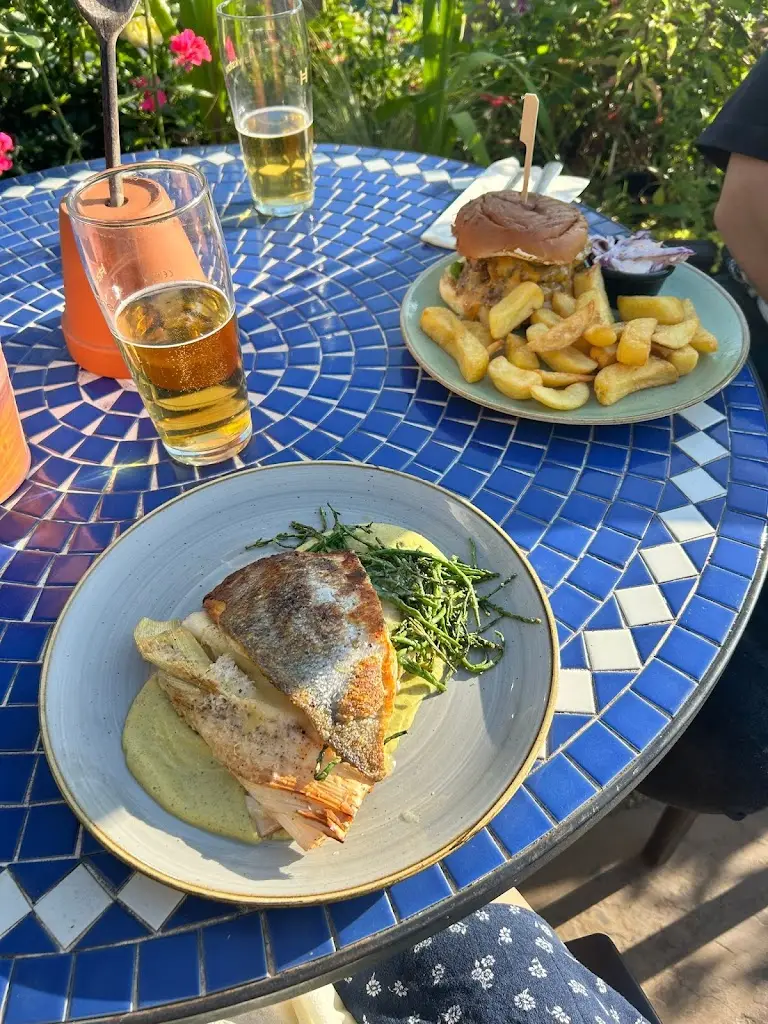 Archie Brooks-Sherman_The Salehurst Halt_Robertsbridge_review