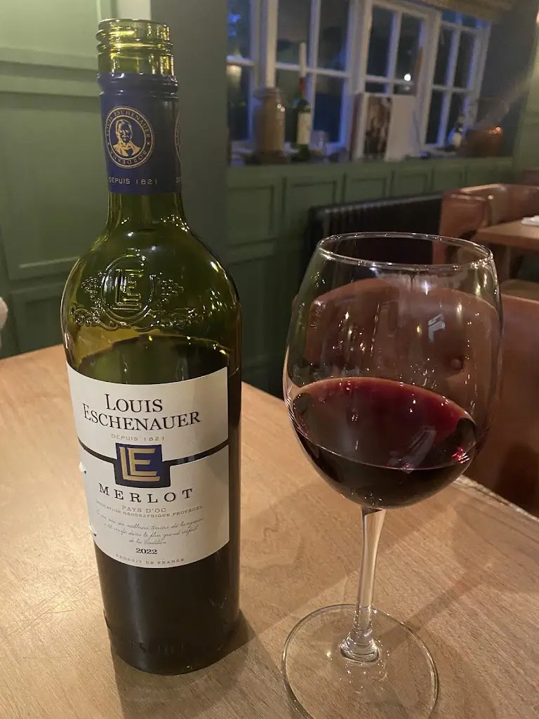 Lisa Hoy_The Curlew_Robertsbridge_review