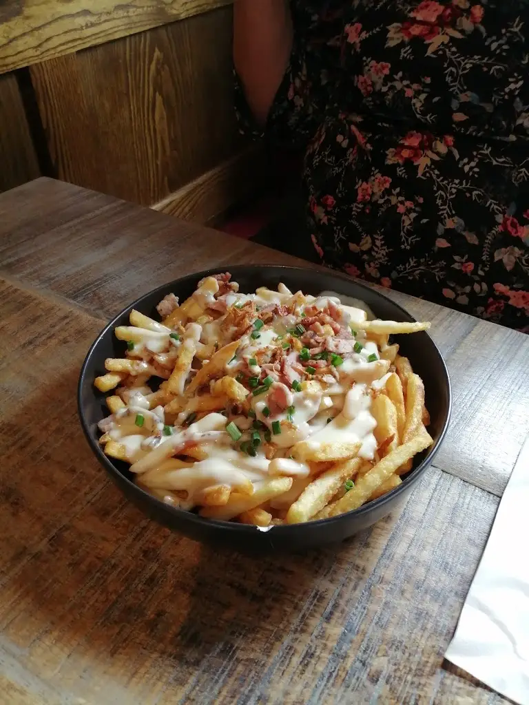 Lynn Winfield_Pear Tree Hotel Ripley_Ripley_review