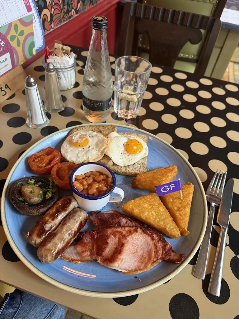 Jay Zeee_Posadero Lounge_Redhill_review