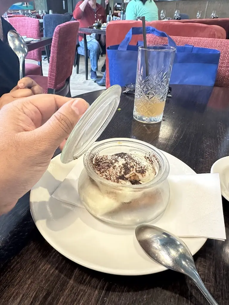 Byron Dias_Storia Redhill_Redhill_review