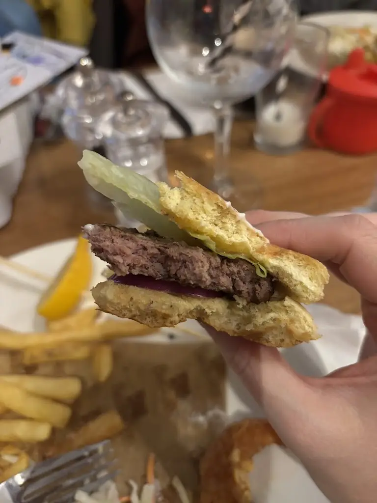 Lara C_Mill House Beefeater_Redhill_reseña