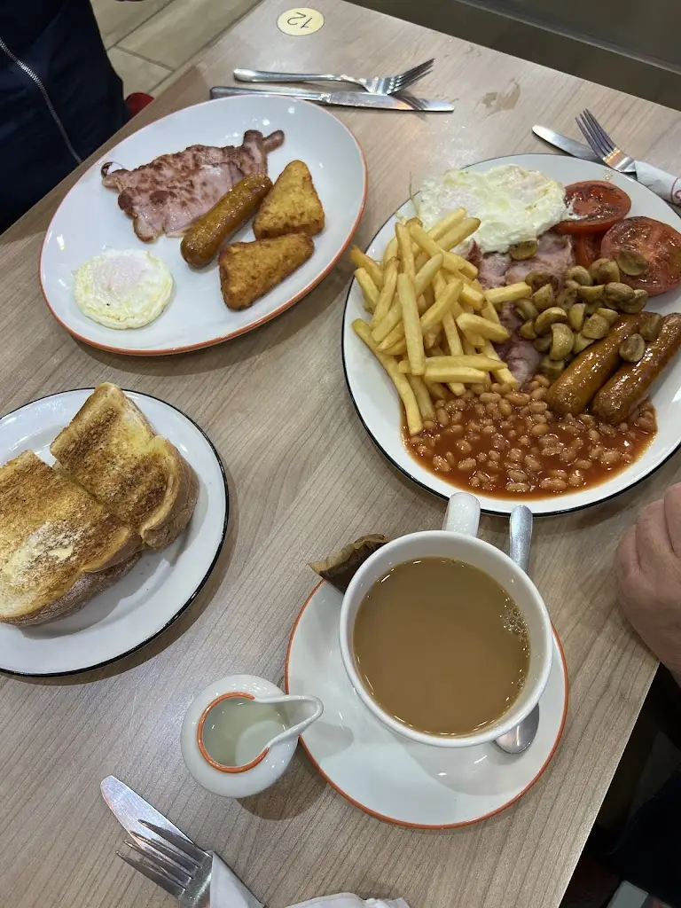 Kevin Erick Leon Saldaña_Poppins Cafe & Restaurant_Redhill_review