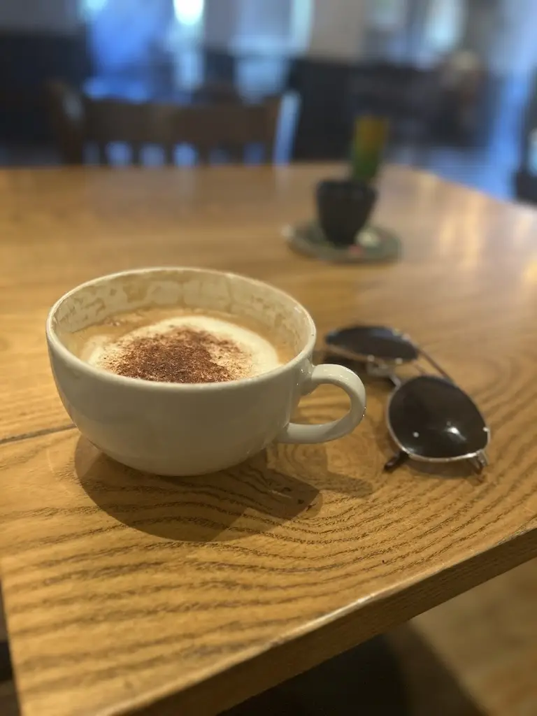 Louise Plowman_The Feathers_Redhill_review