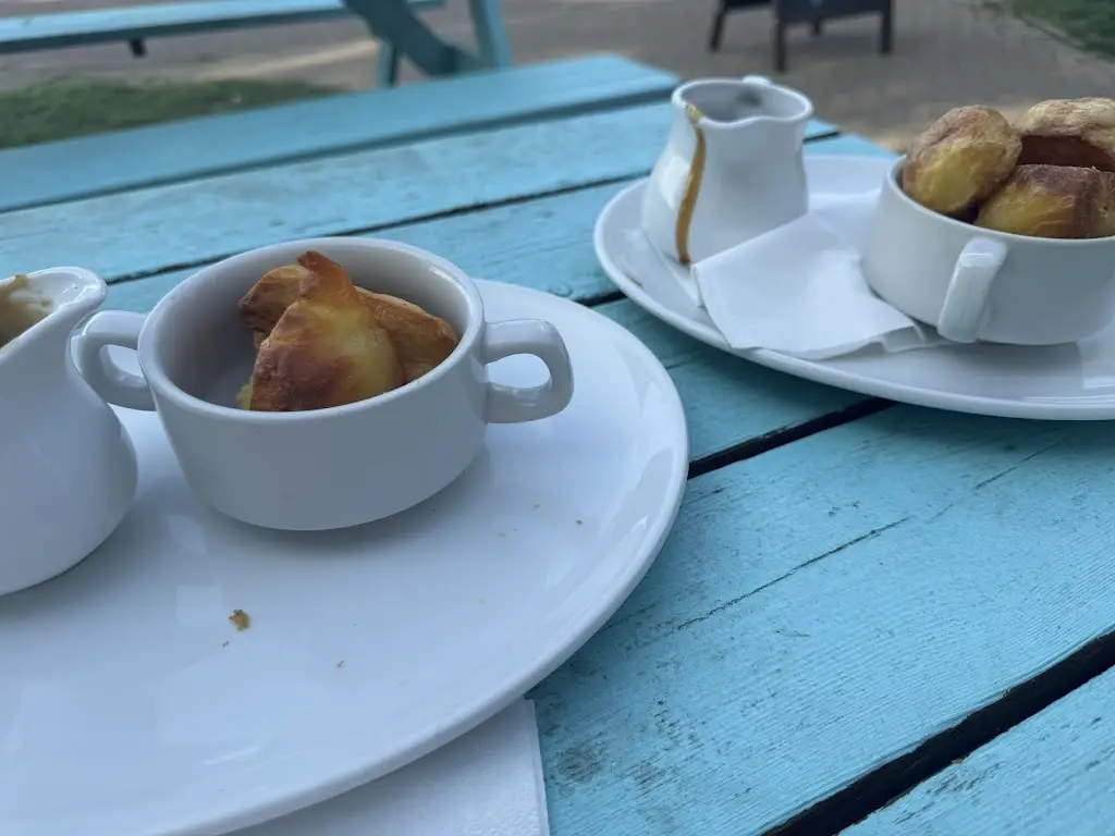 Carey Bennett_Inn on the Pond_Redhill_review