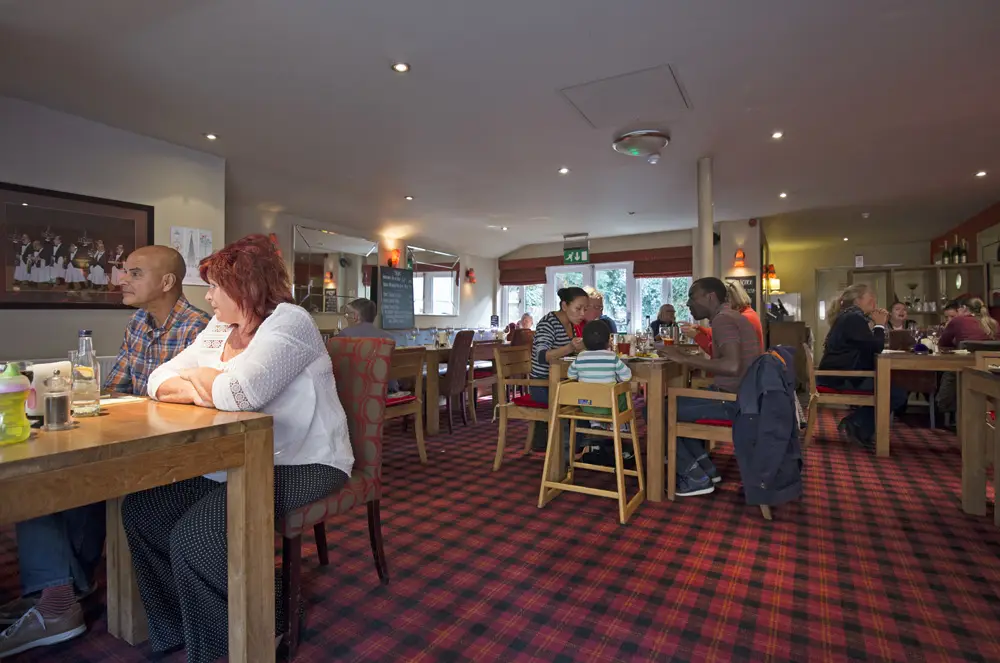 Inn on the Pond restaurant in Redhill