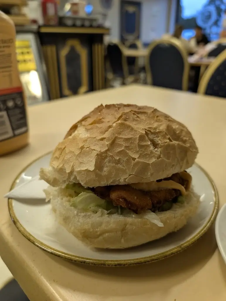 Wei Hoang_Old Pop Inn Cafe_Redhill_review