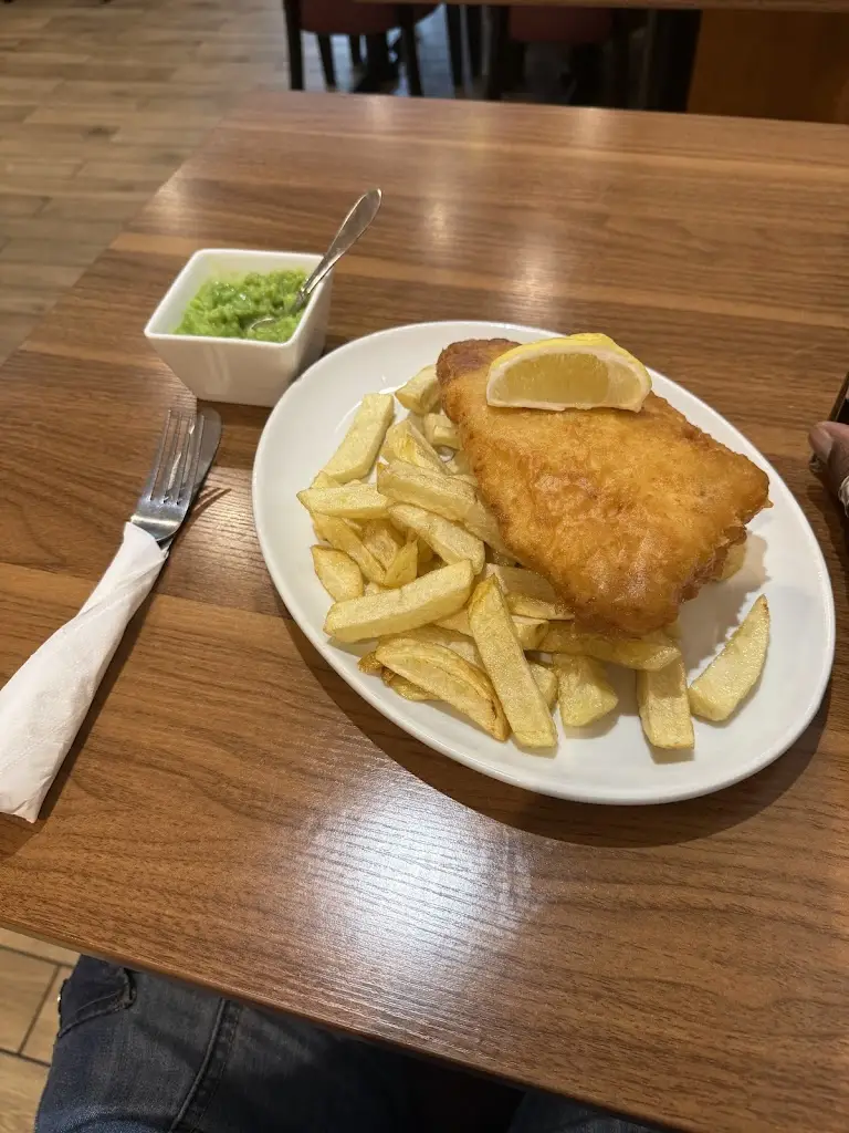 Jay Zeee_Supreme Fish & Kebab_Redhill_review