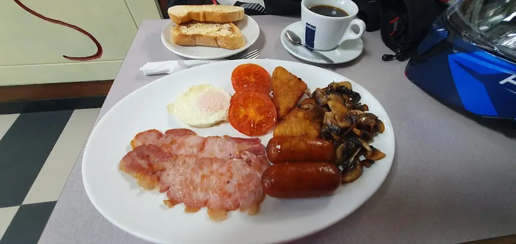 Darren Payne_Fat Boys Cafe Breakfast Lunch_Redhill_review
