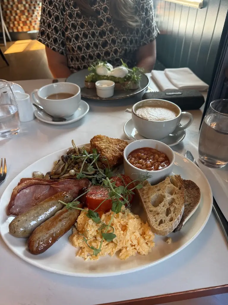 Ella Kitney_Fish at 55_Rochester_avis