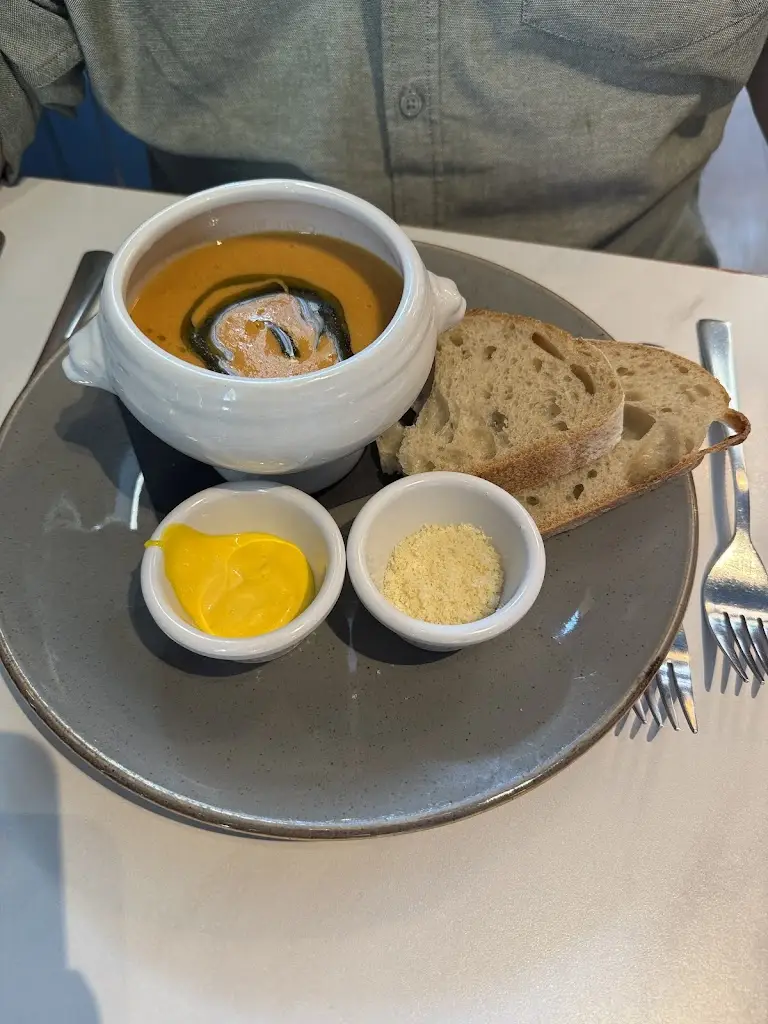 Deborah Blandford_Fish at 55_Rochester_avis