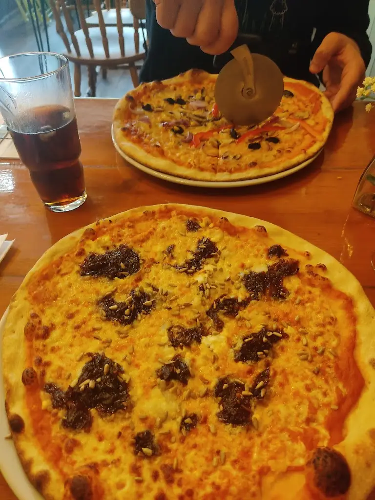 Kat C_Brizzolari’s_Rowlands Gill_review