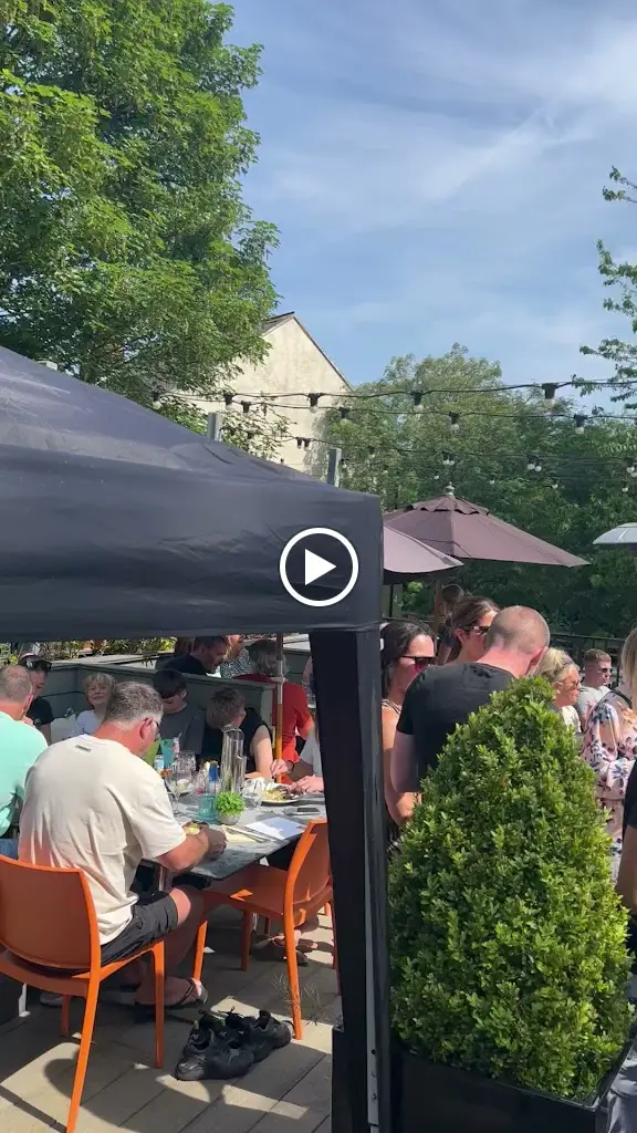 Salute At The White Swan_Rothwell_slider_image_2