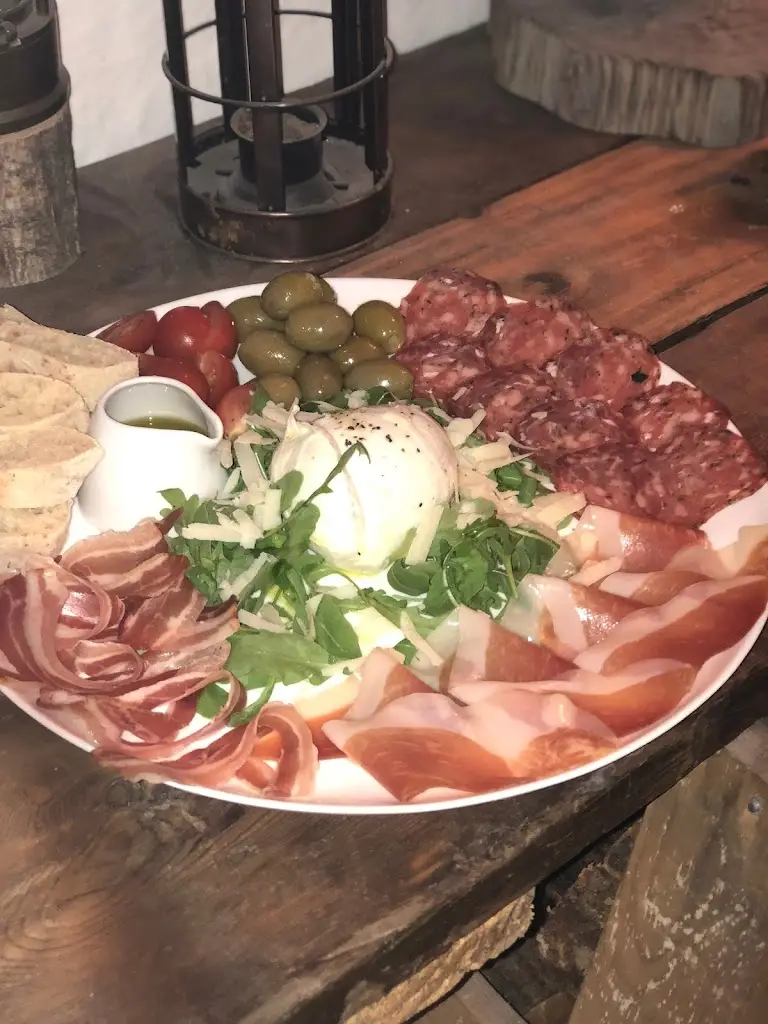 WOOD | FIRE | DINE Pizzeria_Rothwell_slider_image_2