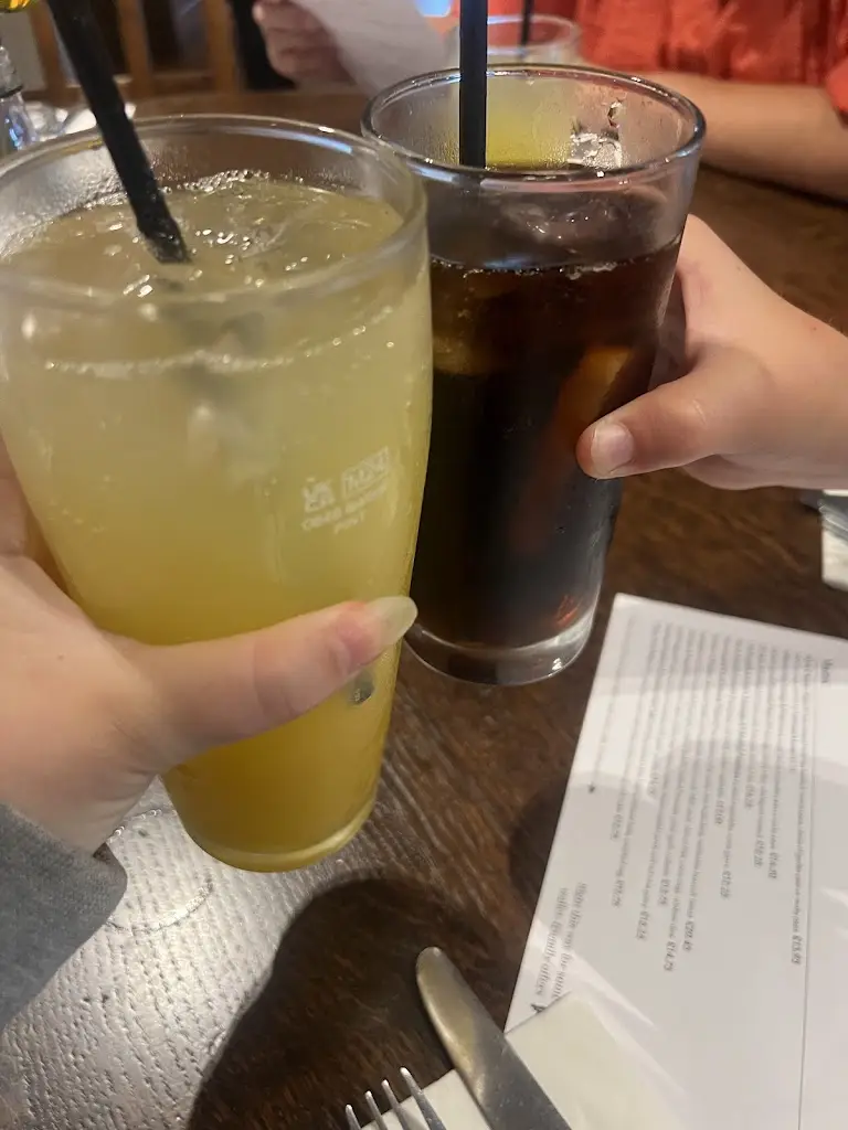 Summer Brown_Cherry Tree - Stambridge_Rochford_reseña