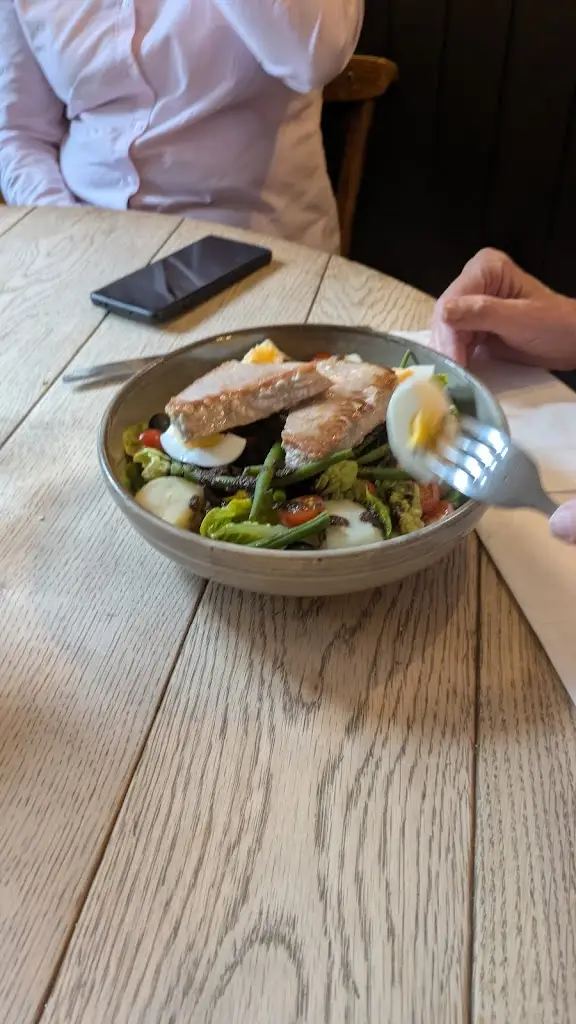 Stephen Larkin_Three Tuns_Romsey_review