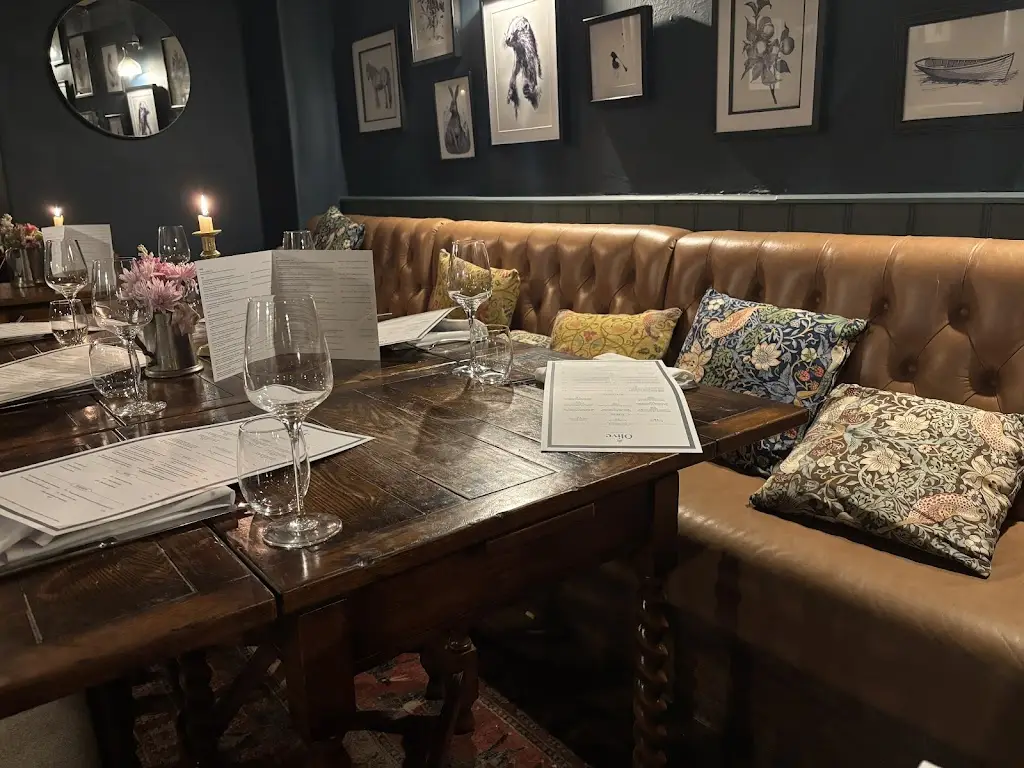 Tom Charnock_The Olive Tree_Romsey_review